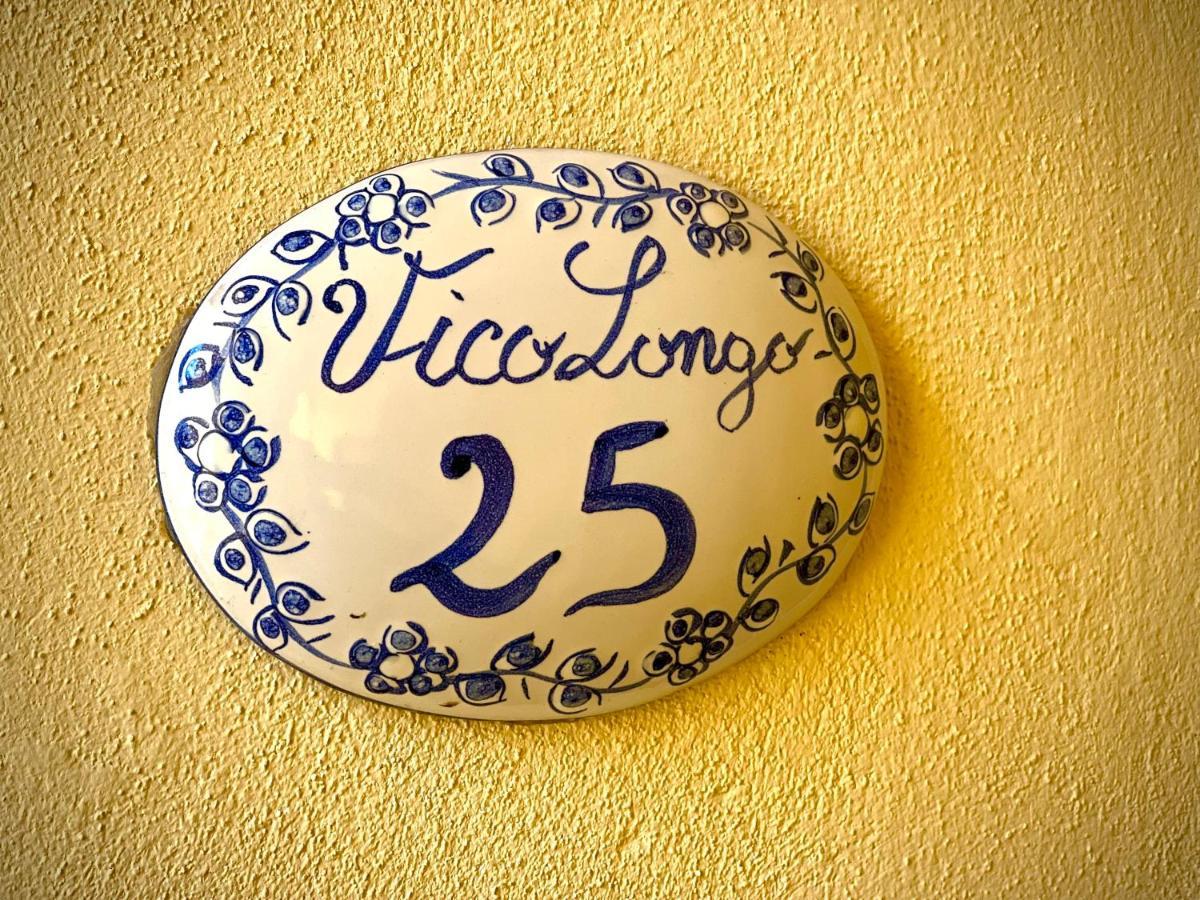 Vico Longo 25 * Napoli