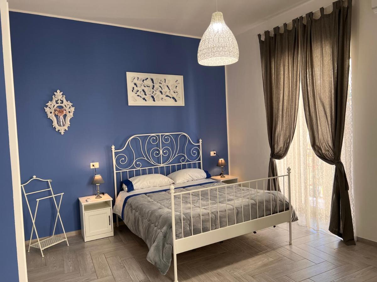 Vico Longo 25 * Napoli