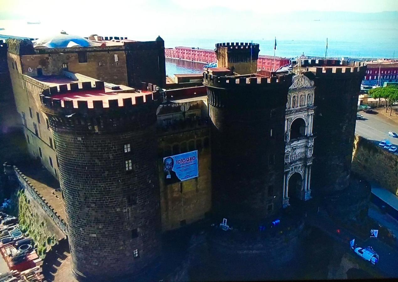 Vico Longo 25 * Napoli